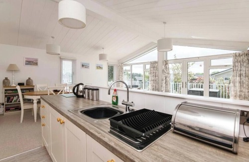 Honiton Cabin | Lodge Sleeps 6 with Private Hot Tub