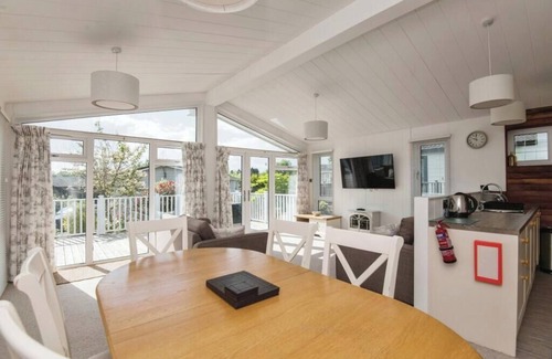 Honiton Cabin | Lodge Sleeps 6 with Private Hot Tub