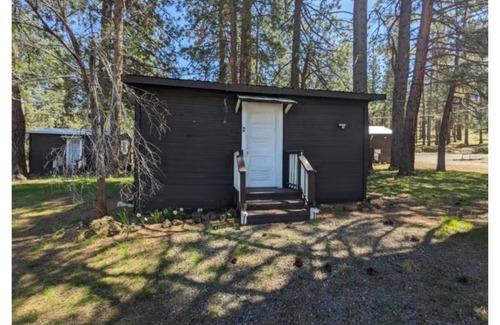 Tulelake RV Rental | Lodging 2, Cabin 2: 2 twins, kitchen with necessities and hot water