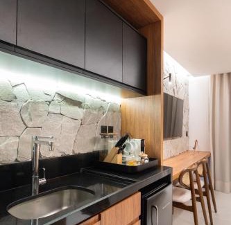 Jardim Oceania Apartment | Loft com hidromassagem frente mar e pé na areia