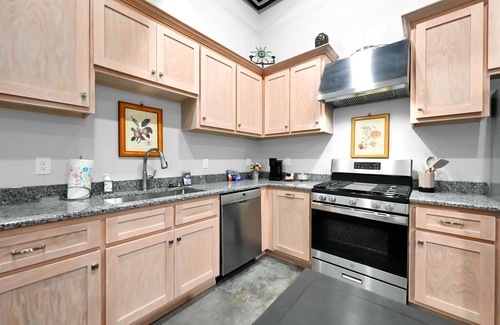 Cullman Condo | Loft Condo in Heart of Cullman with Murphy Bed to sleep 4