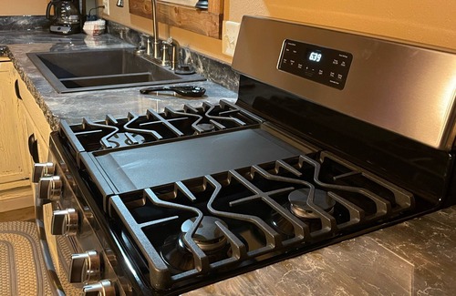 Elk Creek Cabin | Loft in The Pines pet Friendly