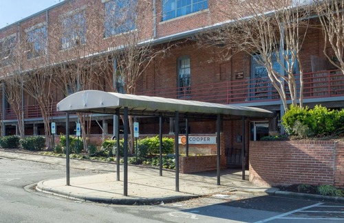 Downtown Apartment | Loft Living in the Trendy Warehouse District