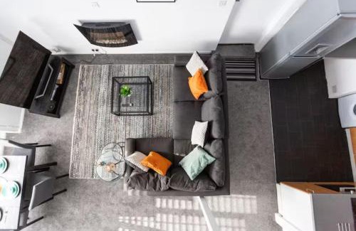 Leigh-on-Sea Apartment | Loft Style Apartment w/Parking, in Leigh-on-Sea