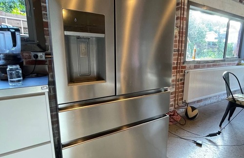 Lynmore House | Loft Style Living Close to Redwoods, bar, bakery. Perfect for Family's, MBikers.