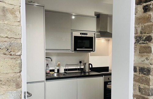 Leabridge Apartment | Loft style studio in the heart of Clapton, London