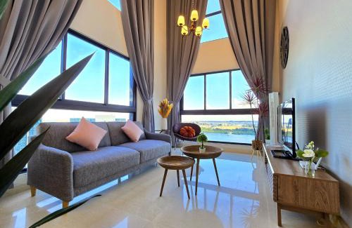 Central District Apartment | Loft Suite Seaview near JB CIQ 7pax