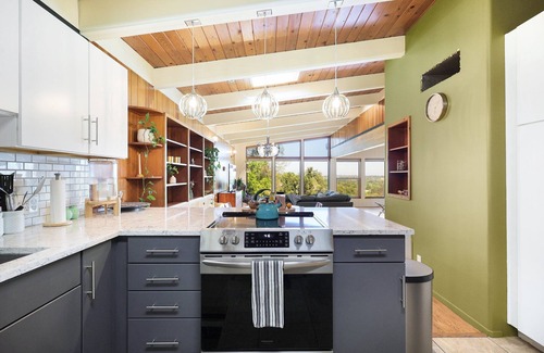 Benton Tract House | Loft View 53 : Central Style