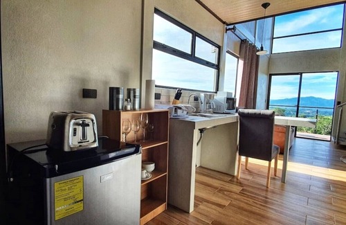 Roble Cottage | Loft y Jacuzzi Villa Guadalupe. Ubicado en Poás de Alajuela, Costa Rica