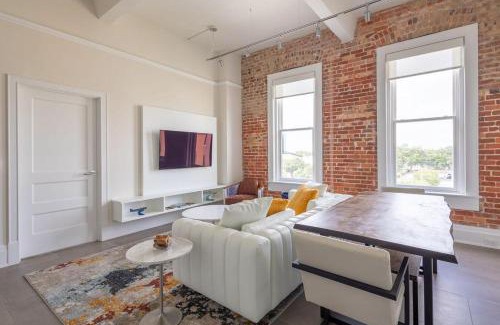 Downtown House | Lofty Blues at the Brent Lofts