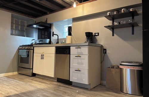 Chicago House | Lofty Garden Retreat Artist-Music Friendly 2BR in Humboldt Park