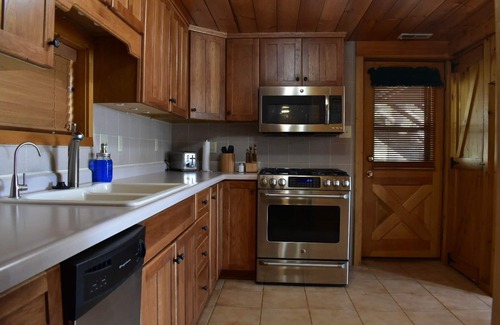 Lake Koshkonong Cabin | Log Cabin at Lake Koshkonong - “The Overlook”