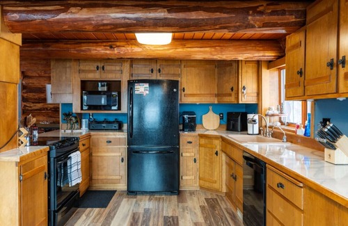 Pelican Rapids Cabin | Log Cabin at Moonlight Bay