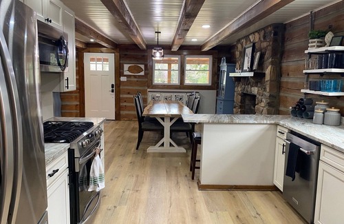 Siler City Cabin | Log Cabin at the Farm