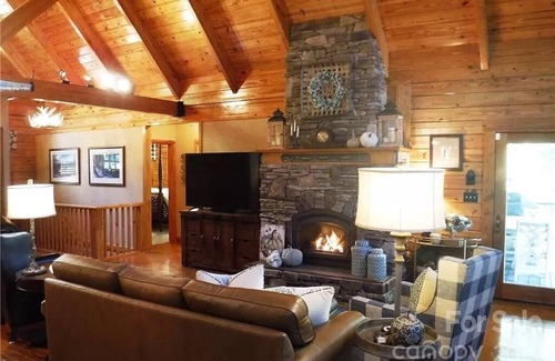 Mill Spring Cabin | Log Cabin Hidden on Lake Adger near Lake Lure