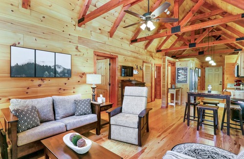Salem Cabin | Log Cabin in the Foothills of the Blue Ridge Mountains, Lake Jocassee - Keowee
