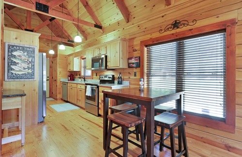 Salem Cabin | Log Cabin in the Foothills of the Blue Ridge Mountains, Lake Jocassee - Keowee