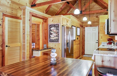 Salem Cabin | Log Cabin in the Foothills of the Blue Ridge Mountains, Lake Jocassee - Keowee