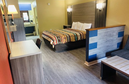 Bay Minette Hotel | Log Cabin Inn