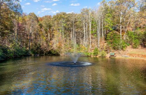 Dahlonega House | Log Cabin, Lake, Hot Tub, Near Wineries & Hiking