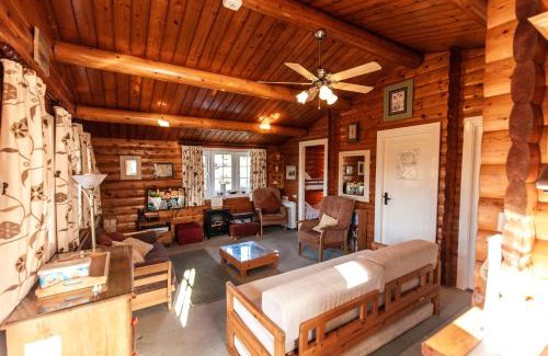 Bronaber House | Log Cabin nr Coed y brenin By Seren Short Stays