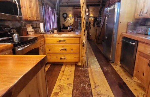 Saint Joe Cabin | Log cabin on 9 acres. Perfect for a winter retreat or summer trip to the river.