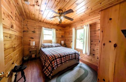 Sullivan House | Log Cabin on Saltwater Cove