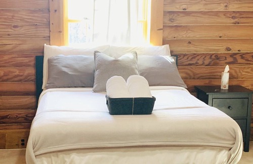 Augusta Cabin | Log Cabin On The Bluff