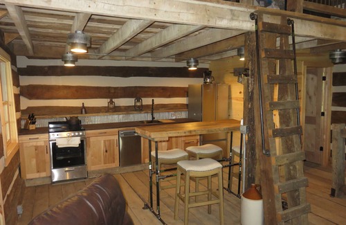 London Cabin | Log Cabin overlooking wetland reserve
