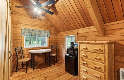 Grantsdale Cabin | Log Cabin Retreat in the Montana Wilderness