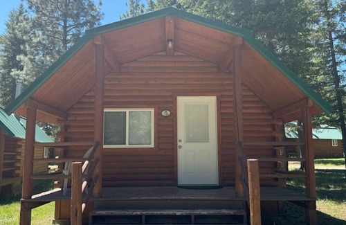 Grantsdale Cabin | Log Cabin Retreat in the Montana Wilderness