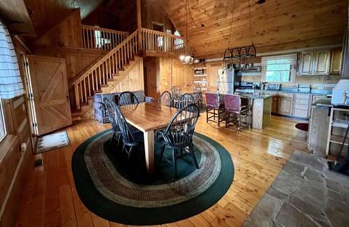 Hays Cabin | Log cabin with amazing views! (Pets welcome!)