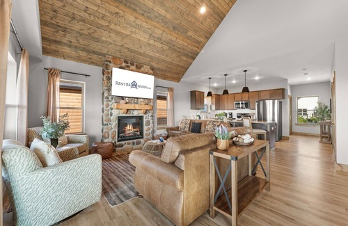 Table Rock Cabin | Log Cabin with Gorgeous Table Rock Views-Free Attraction Tickets-Pvt Hot Tub & Firepit-Lake Access