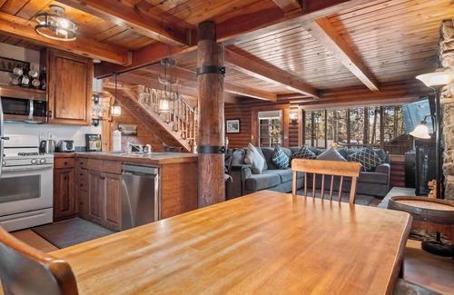 Rancho Bijou Cabin | Log Cabin With Two Primary Suites! Great Location