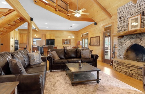 Wimberley House | Log Home w/Firepit, Porch, Ping Pong & Pickleball