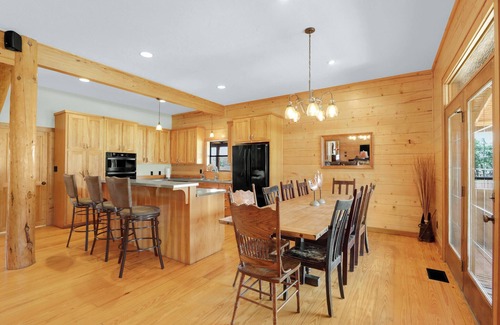 Wimberley House | Log Home w/Firepit, Porch, Ping Pong & Pickleball
