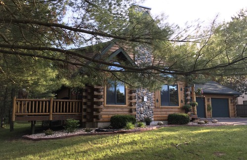 Necedah House | Log home with a modern touch