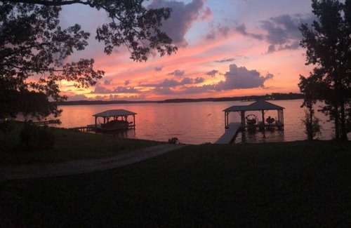 Talladega House | Logan Martin Lake- 3/2 waterfront home with breathtaking views and calm waters