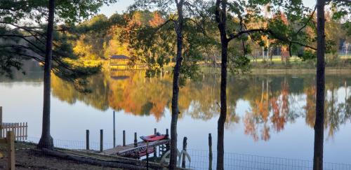 Lincoln Resort | Logan Martin Lake Retreat