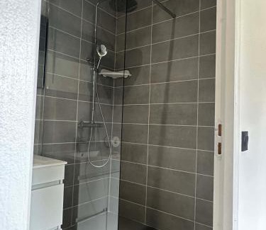 Cayenne Apartment | Logement avec piscine a 50 metre de la mer