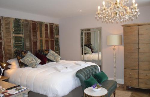 La Chartre-sur-le-Loir Hotel | Logis Hotel De France