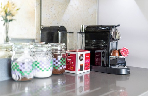 Docklands Apartment | LONDON EXCEL MARINA DELIGHT- Chic 2-Bedroom with Panoramic Water View.