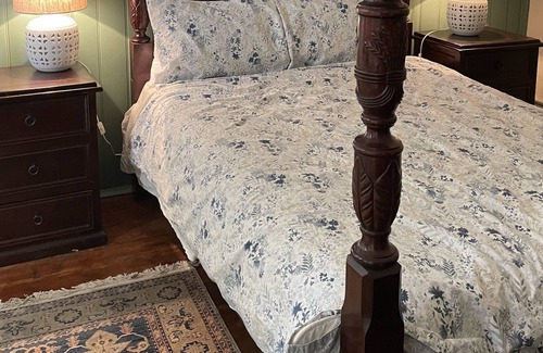 Alford Cottage | Lone pine cottage 10 min drive from beach but with country views.