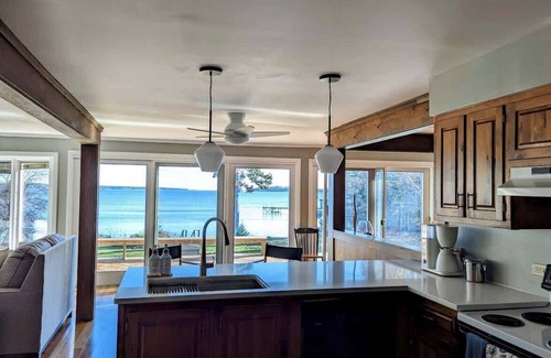 Gouldsboro House | Lone Pine Oceanfront Cottage