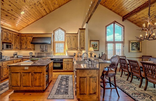Dillard House | LONG RANGE 180 DEGREE VIEW MOUNTAIN RETREAT, DOG FRIENDLY