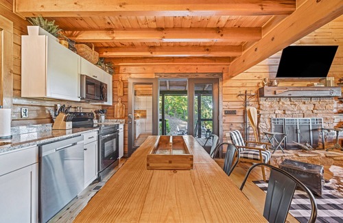 Ranger Cabin | Long-range mountain views, wraparound deck, stunning decor, hot tub, star gazing