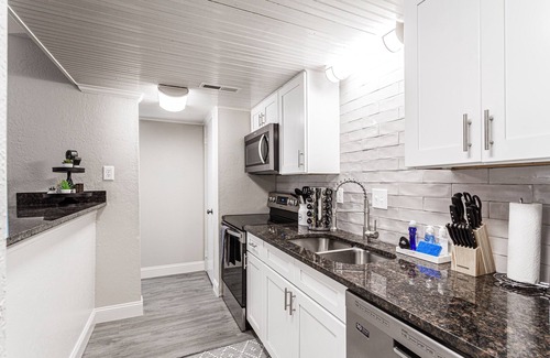 Ellendale Condo | Long-Term stays - East Memphis near Germantown