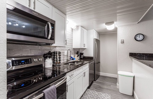 Ellendale Condo | Long-Term stays - East Memphis near Germantown