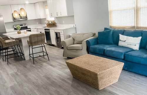 Longbeach Village House | Longboat Key beach house - 5 min walk to the beaches and top local restaurants