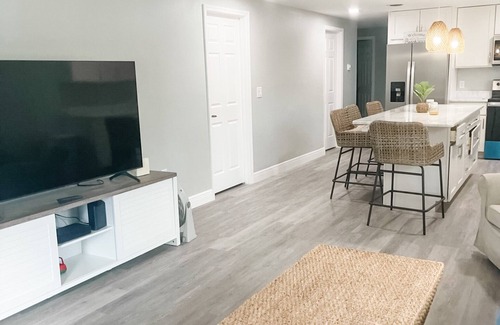 Longbeach Village House | Longboat Key beach house - 5 min walk to the beaches and top local restaurants